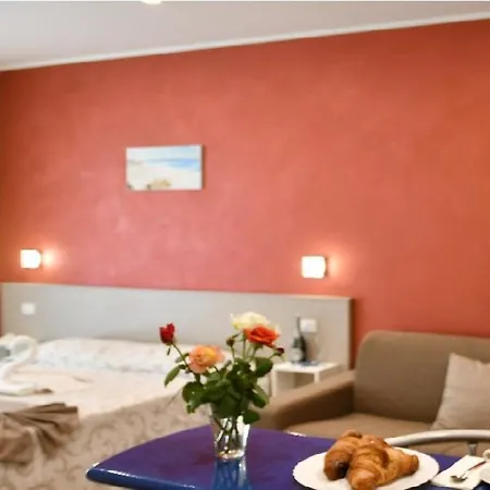 Asterias - & Apartmanhotel Pizzo