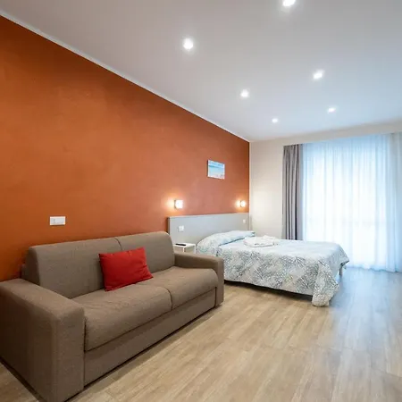 Apartmanhotel Asterias - &