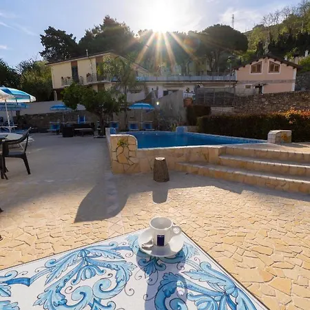 Asterias - & 4* Pizzo